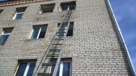 Ручные пожарные лестницы и их разновидности Ручные пожарные лестницы и их разновидности